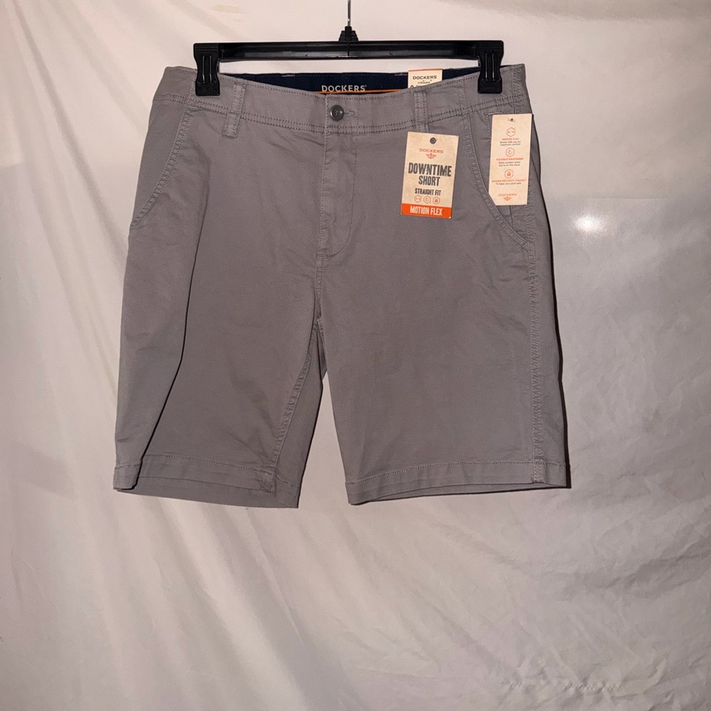 Dockers Men's Flat Front Gray Shorts
